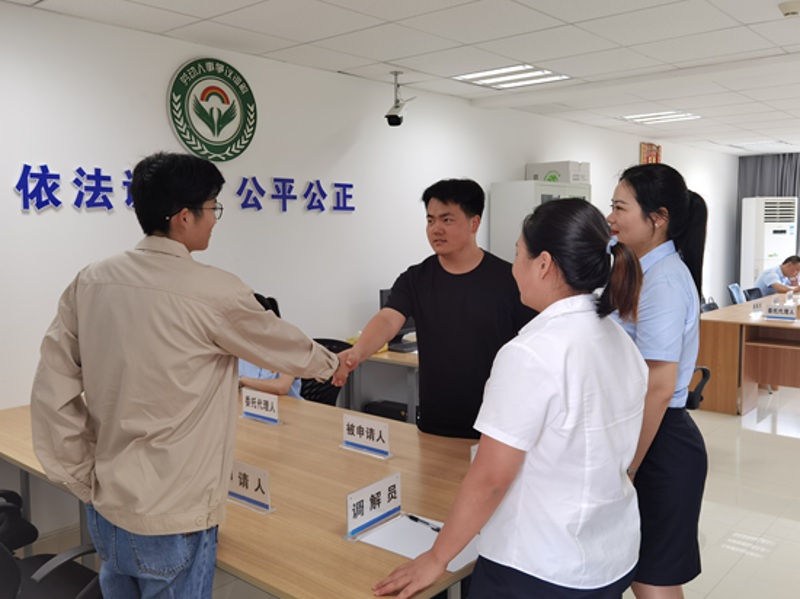 面对经济困境,如何帮助困难职工走出阴影?这是一个需要全社会共同关注的话题。